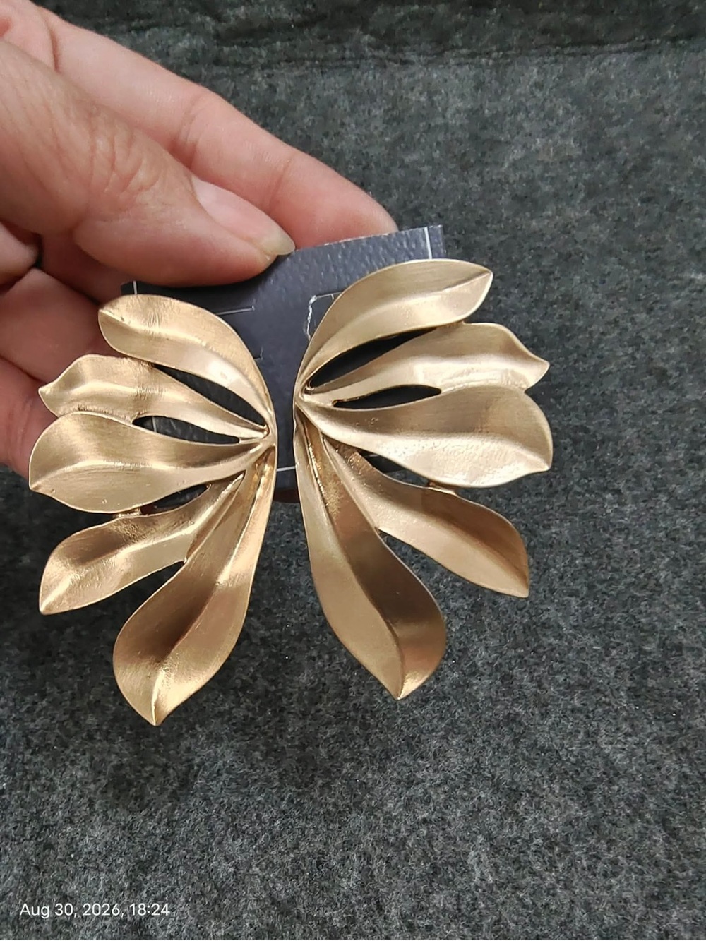 NWOT Nordstrom Elegant Gold Leaf Statement Earrings - Women Jewelry